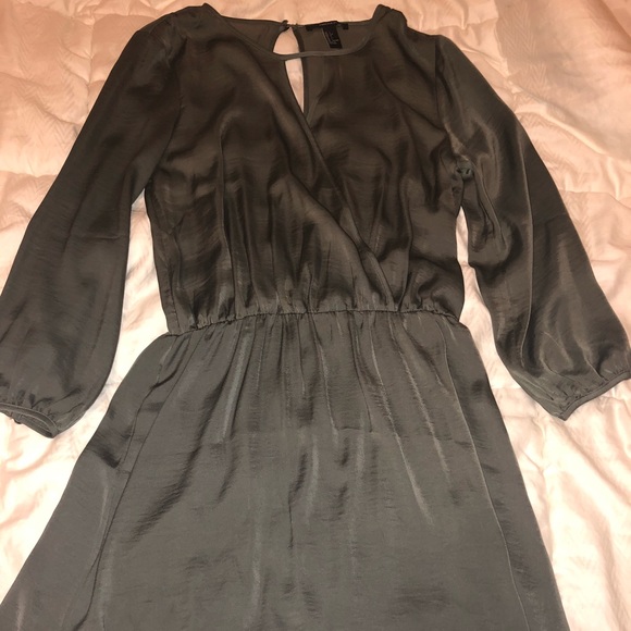 SILKY OLIVE GREEN DRESS! Forever 21 - Picture 1 of 4